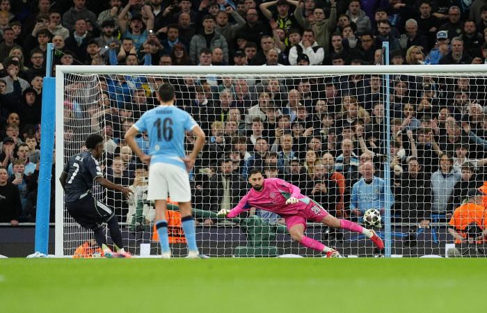 غوارديولا
      واثق
      من
      إعادة
      سيتي
      للقمة...
      وسان
      جيرمان
      يلقّن
      تشيلسي
      درساً