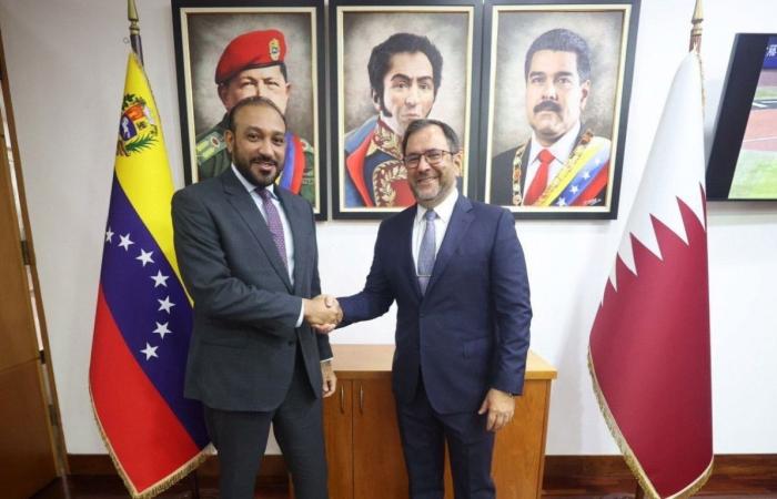 وزير الخارجية الفنزويلي يجتمع مع سفير قطر