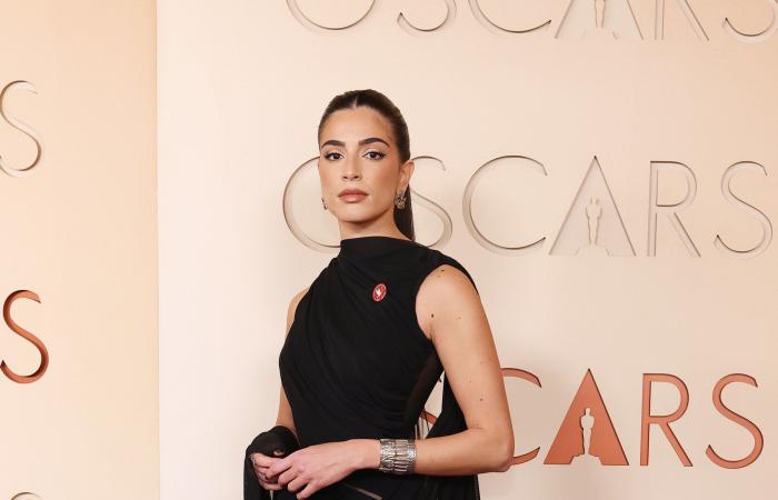 أزياء لمصممين عرب تخطف الأنظار في حفلي الأوسكار و"فانيتي فير"