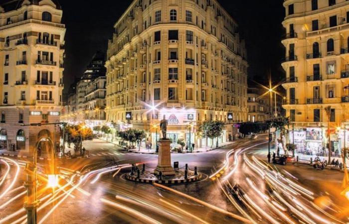 مصر.. قرار بإغلاق المحال والمطاعم 9 مساءً.. ودراسة العمل عن بُعد يومين أسبوعياً