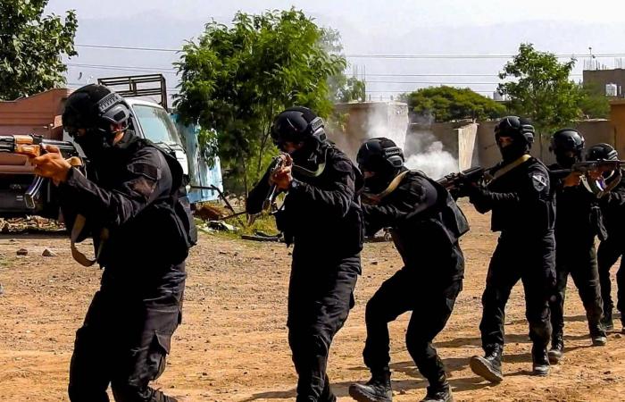 اليمن
      يحذر
      من
      تصعيد
      الحوثيين
      وتنسيقهم
      مع
      «جماعات
      إرهابية»