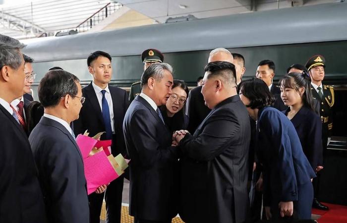 5
      دول
      غربية
      واليابان
      تعلن
      «استعدادها
      للمساهمة»
      في
      تأمين
      مضيق
      هرمز