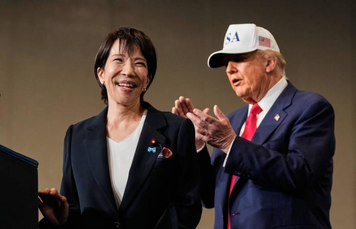 زعيم
      كوريا
      الشمالية
      يشرف
      على
      مناورة
      عسكرية
      شملت
      استخدام
      دبابة
      جديدة