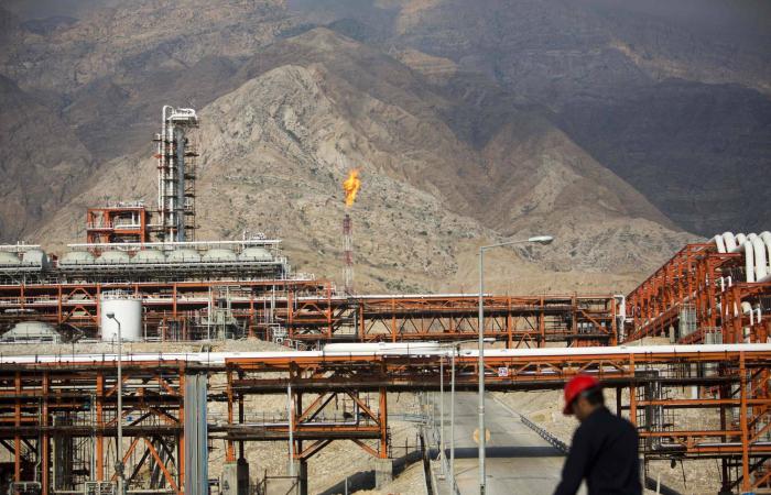 وزير
      إسرائيلي
      يرى
      الحرب
      على
      إيران
      «نعمة»
      لبلده