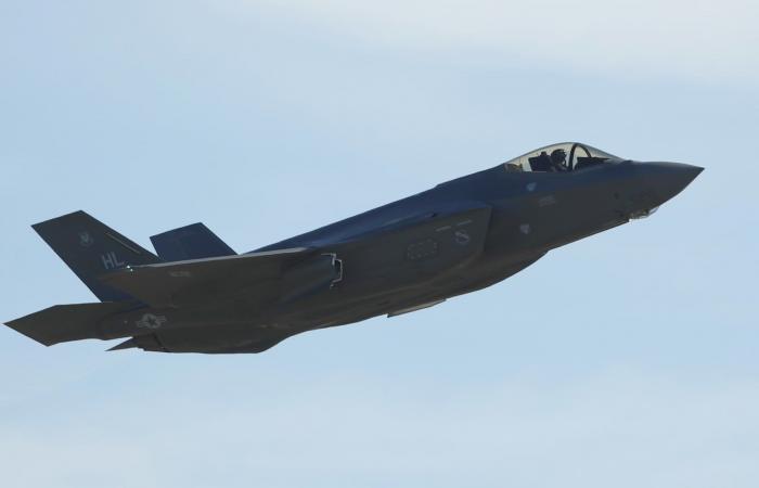 طائرة "إف-35" أمريكية تهبط اضطراريًّا بعد تعرضها لما يعتقد أنها نيران إيرانية