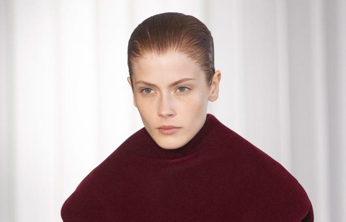 عروض بلا هواتف.. باريس تُحيي روح التسعينيات في أسبوع الموضة