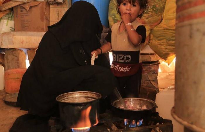 الخطر
      يحدق
      باليمنيين
      جراء
      تصاعد
      النزوح
      ونقص
      الغذاء