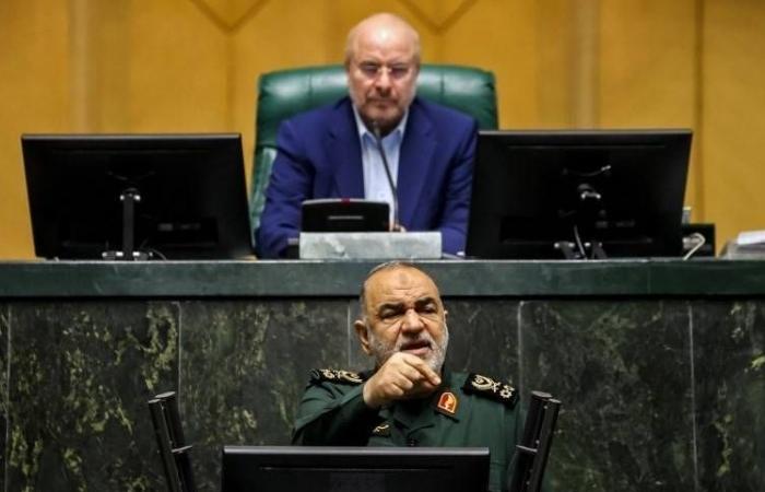 تقارير:
      واشنطن
      تنشر
      مزيداً
      من
      جنود
      «المارينز»
      في
      الشرق
      الأوسط