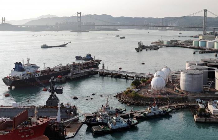 تحركات
      دولية
      عاجلة
      لاحتواء
      أزمة
      النفط
      من
      زيادة
      المعروض
      إلى
      إدارة
      الاستهلاك