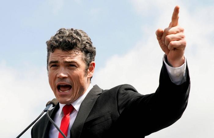 استقالة
      جدلية
      وتباين
      استخباراتي
      يشعلان
      الجدل
      حول
      حرب
      إيران
      في
      واشنطن