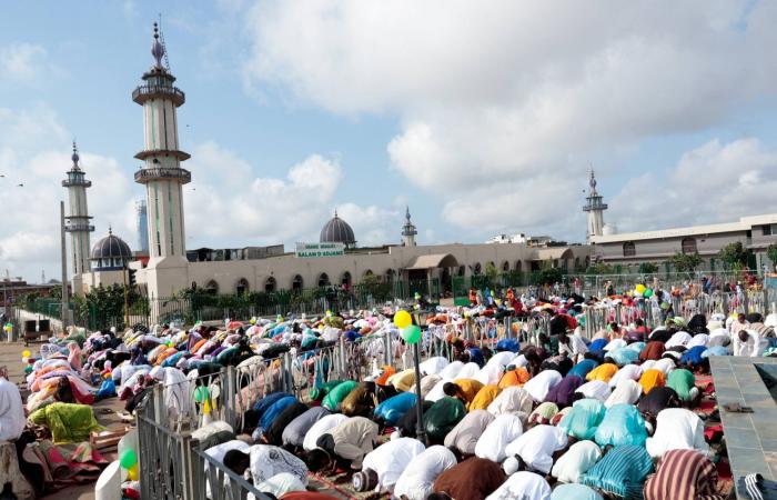 عيد
      الفطر
      هذا
      العام...
      بهجة
      متردِّدة
      وأملٌ
      لا
      ينطفئ