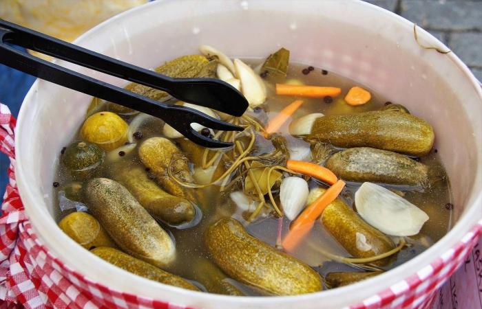 من
      تنظيف
      الجروح
      إلى
      تبييض
      الأسنان…
      ما
      أبرز
      استخدامات
      بيروكسيد
      الهيدروجين؟