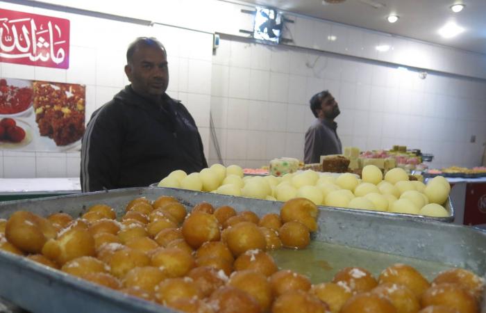 عيد
      الفطر
      هذا
      العام...
      بهجة
      متردِّدة
      وأملٌ
      لا
      ينطفئ