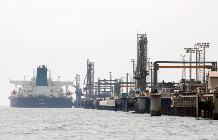 إدارة ترامب ترفع العقوبات عن 140 مليون برميل من النفط الإيراني.. ما القصة؟