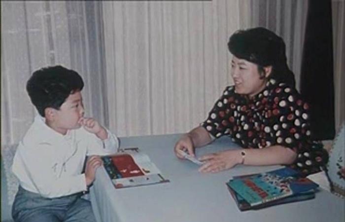 أمّهات
      القادة...
      كيف
      رسمن
      ملامح
      شخصيات
      ترمب
      وبوتين
      وكيم
      وتشارلز؟