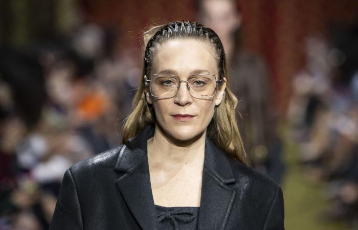 عروض بلا هواتف.. باريس تُحيي روح التسعينيات في أسبوع الموضة