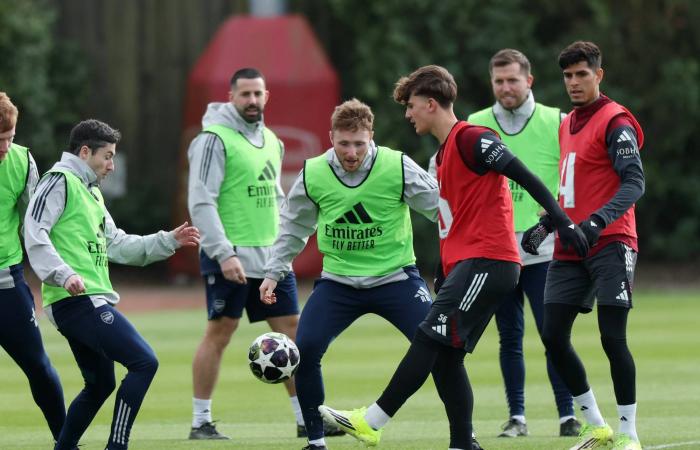 إيفرتون
      يضاعف
      آلام
      تشيلسي
      بثلاثية