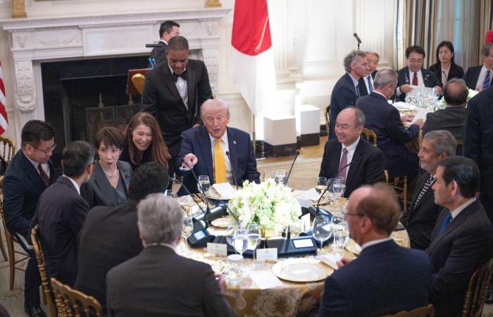 ترمب
      يهدد
      بنشر
      شرطة
      الهجرة
      في
      المطارات
      الأميركية