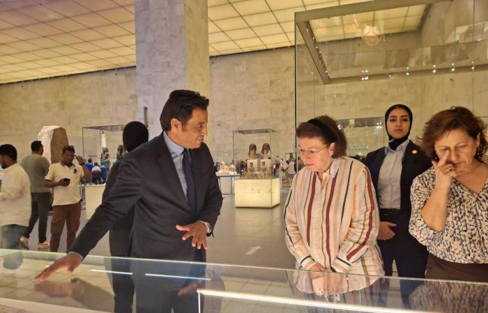 ما
      البدائل
      المصرية
      المحتملة
      لتوفير
      الدولار
      في
      ظل
      تداعيات
      الحرب
      الإيرانية؟