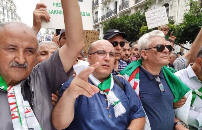 الجزائر:
      ملف
      معتقلي
      الرأي
      يتصدر
      المشهد
      السياسي
      في
      سياق
      «عفو
      رئاسي»