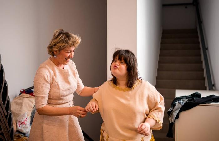 عارضات
      مُصابات
      بـ«متلازمة
      داون»
      يسرقن
      الأضواء
      في
      بوخارست