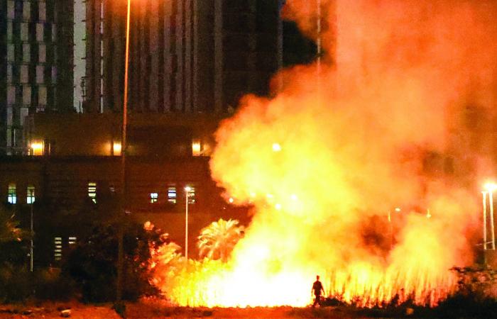 هجمات
      في
      بغداد
      تخرق
      هدنة
      هشة
      للفصائل