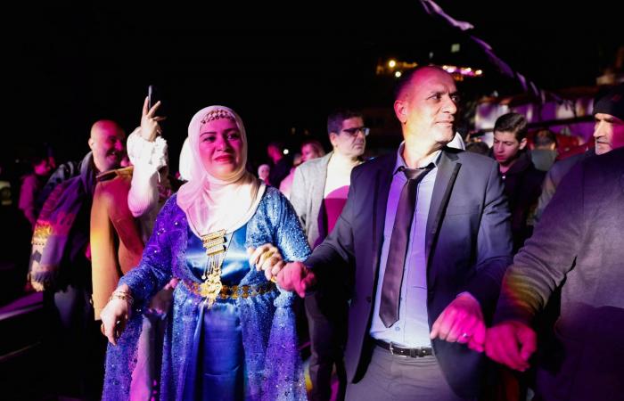 لأول
      مرة
      في
      تاريخ
      سوريا...
      احتفال
      بـ«عيد
      النوروز»
      بحضور
      رئيس
      الجمهورية