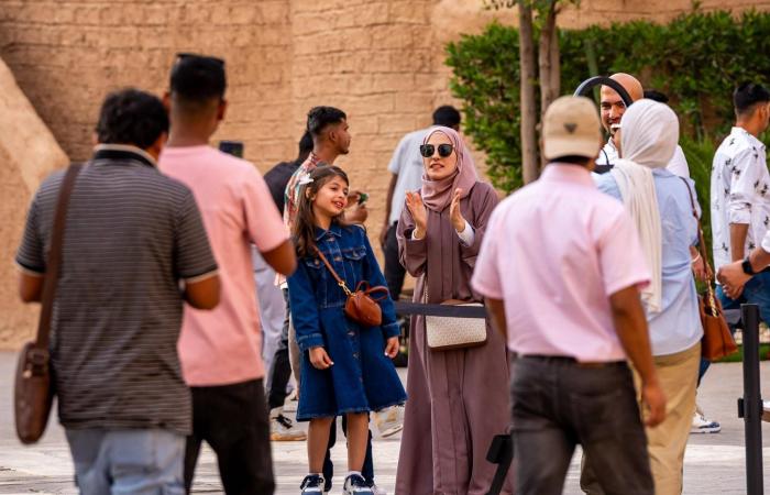 ظهور
      شيرين
      المفاجئ
      يبدد
      شائعات
      تدهور
      صحتها