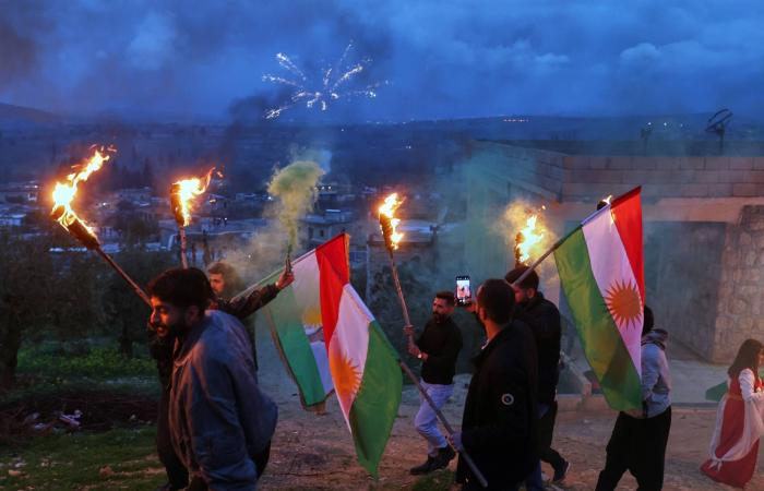 لأول
      مرة
      في
      تاريخ
      سوريا...
      احتفال
      بـ«عيد
      النوروز»
      بحضور
      رئيس
      الجمهورية