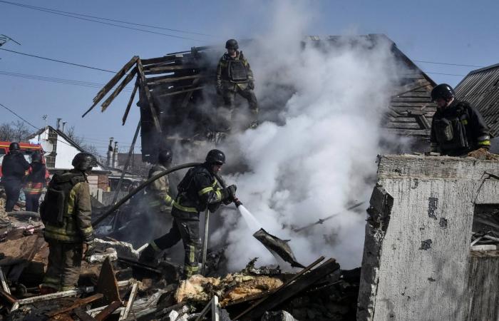 تصاعد
      حدة
      القتال
      تزامناً
      مع
      توجه
      وفد
      أوكراني
      إلى
      ميامي