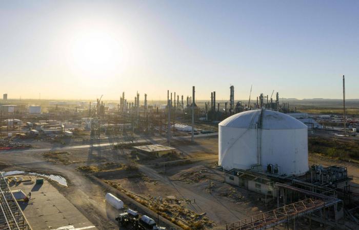 «مأزق
      هرمز»...
      هل
      صار
      نفط
      إيران
      «ضرورة
      اقتصادية»
      لواشنطن؟