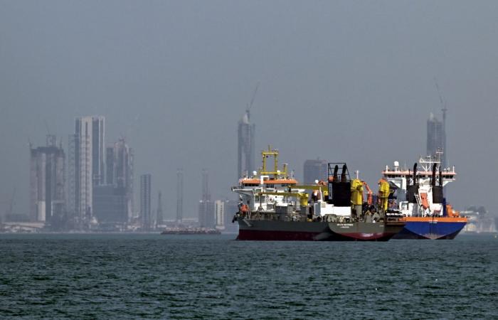 بينها الإمارات والبحرين.. بيان لـ21 دولة بشأن تصرفات إيران في مضيق هرمز