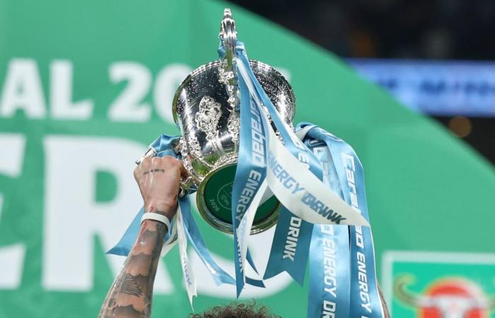 كأس
      الرابطة
      الإنجليزية:
      مان
      سيتي
      يحرز
      اللقب
      بثنائية
      أورايلي
      في
      آرسنال