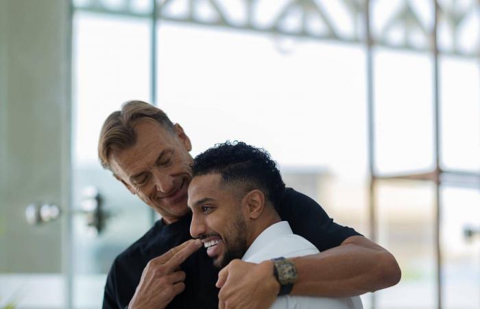 أجواء
      احتفالية
      تدشن
      معسكر
      الأخضر
      المونديالي
      في
      جدة