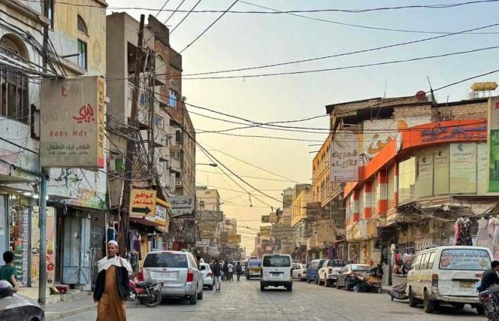 ممارسات
      حوثية
      تحرم
      اليمنيين
      بهجتهم
      بالعيد