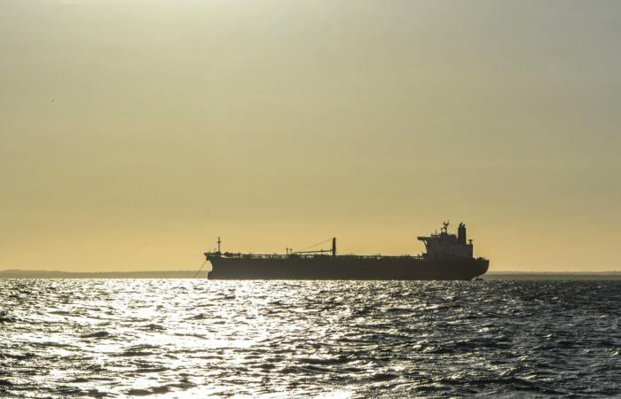 الدفاعات
      الخليجية
      تتصدى
      لهجمات
      إيرانية...
      وسقوط
      مروحية
      قطرية
      في
      البحر