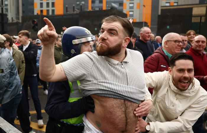 إساءات
      عنصرية
      توقف
      مباراة
      نيوكاسل
      وسندرلاند