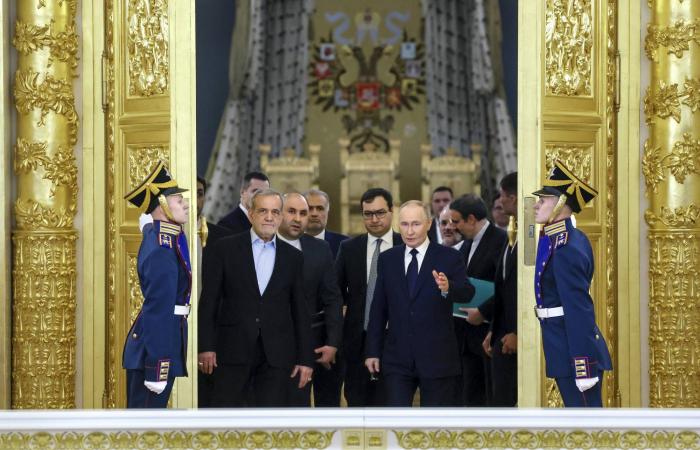 زيلينسكي:
      روسيا
      تحاول
      تكثيف
      الهجمات
      على
      الجبهة