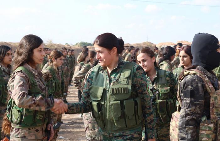 مسؤول
      سوري
      لـ«الشرق
      الأوسط»:
      «جيا
      كوباني»
      معاوناً
      لقائد
      «الفرقة
      60»...
      ولا
      خطة
      لفرقة
      نسائية
      في
      الجيش