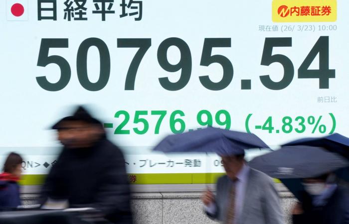 السعودية
      تُعلق
      الشروط
      الملاحية
      لـ30
      يوماً
      دعماً
      لتدفق
      الأعمال
      البحرية
      في
      الخليج