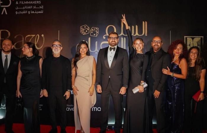 «مصر
      للطيران»
      تتهم
      صناع
      «السلم
      والثعبان
      2»
      بـ«الإساءة»