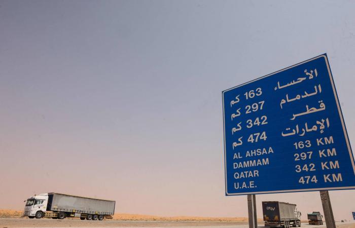 مرونة
      السياسات
      وشرايين
      النقل...
      «درع»
      الاقتصاد
      السعودي
      في
      وجه
      أزمة
      «هرمز»