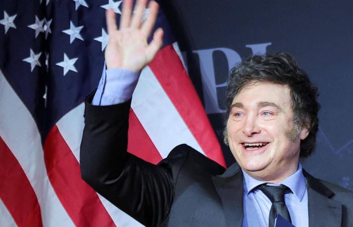 نحو
      80
      قتيلاً
      في
      تحطم
      طائرة
      عسكرية
      كولومبية