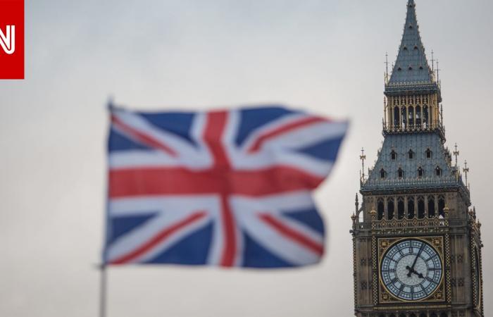 متابعة: إضرام النار في سيارات إسعاف تابعة لمتطوعين يهود خارج كنيس بلندن