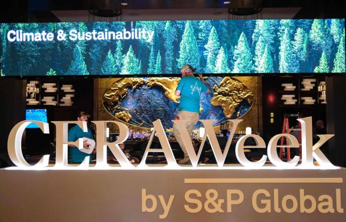 «موانئ»
      السعودية
      تضيف
      5
      خدمات
      شحن
      جديدة
      وسط
      التوترات
      في
      «هرمز»