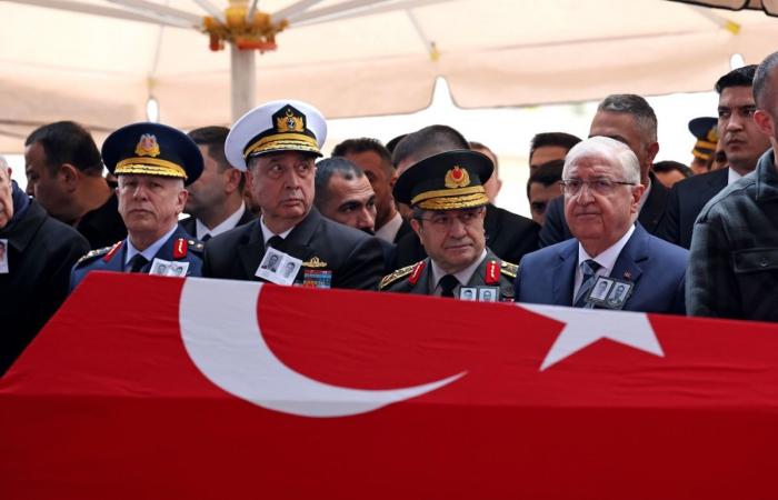 تشييع جثمانَي شهيدين تركيين في أنقرة بحادث سقوط مروحية قطرية (فيديو وصور)