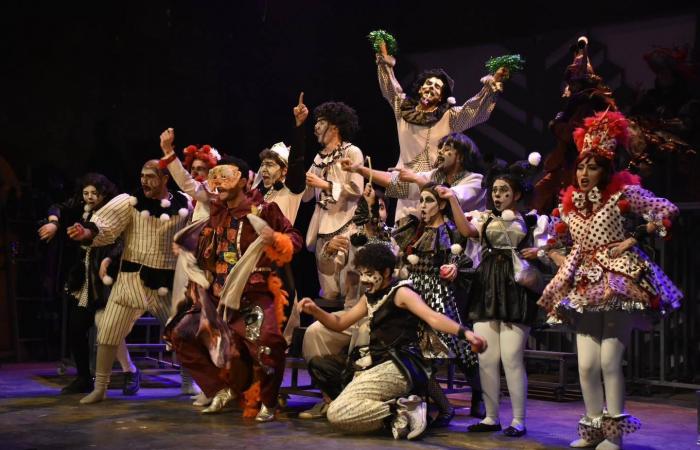 نظام
      نباتي
      لعلاج
      «المباني
      المريضة»