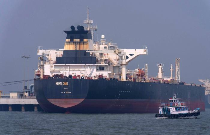 مرونة
      السياسات
      وشرايين
      النقل...
      «درع»
      الاقتصاد
      السعودي
      في
      وجه
      أزمة
      «هرمز»