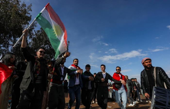 مسؤول
      سوري
      لـ«الشرق
      الأوسط»:
      «جيا
      كوباني»
      معاوناً
      لقائد
      «الفرقة
      60»...
      ولا
      خطة
      لفرقة
      نسائية
      في
      الجيش