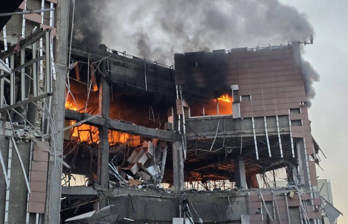 الجيش
      الإسرائيلي
      يستهدف
      موقع
      توجيه
      لقوات
      «الباسيج»
      في
      طهران